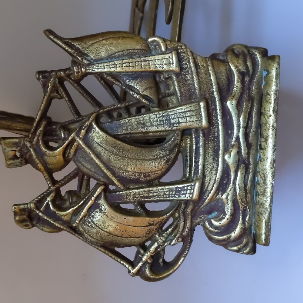Vintage pair (2) of brass "Mayflower" bookends - Picture 5 of 5